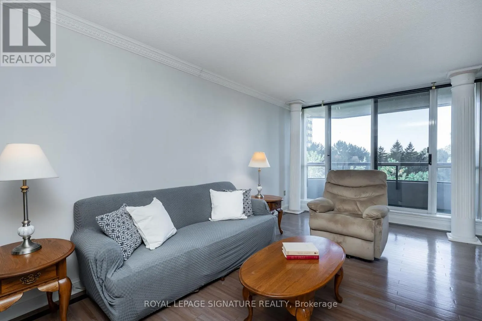 407 - 22 HANOVER ROAD