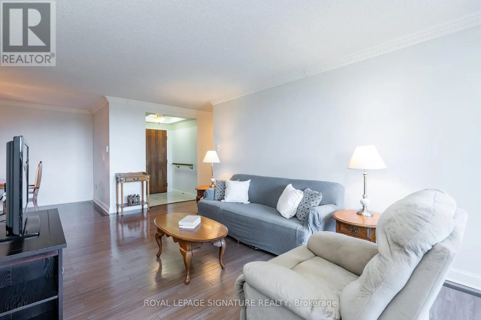 407 - 22 HANOVER ROAD