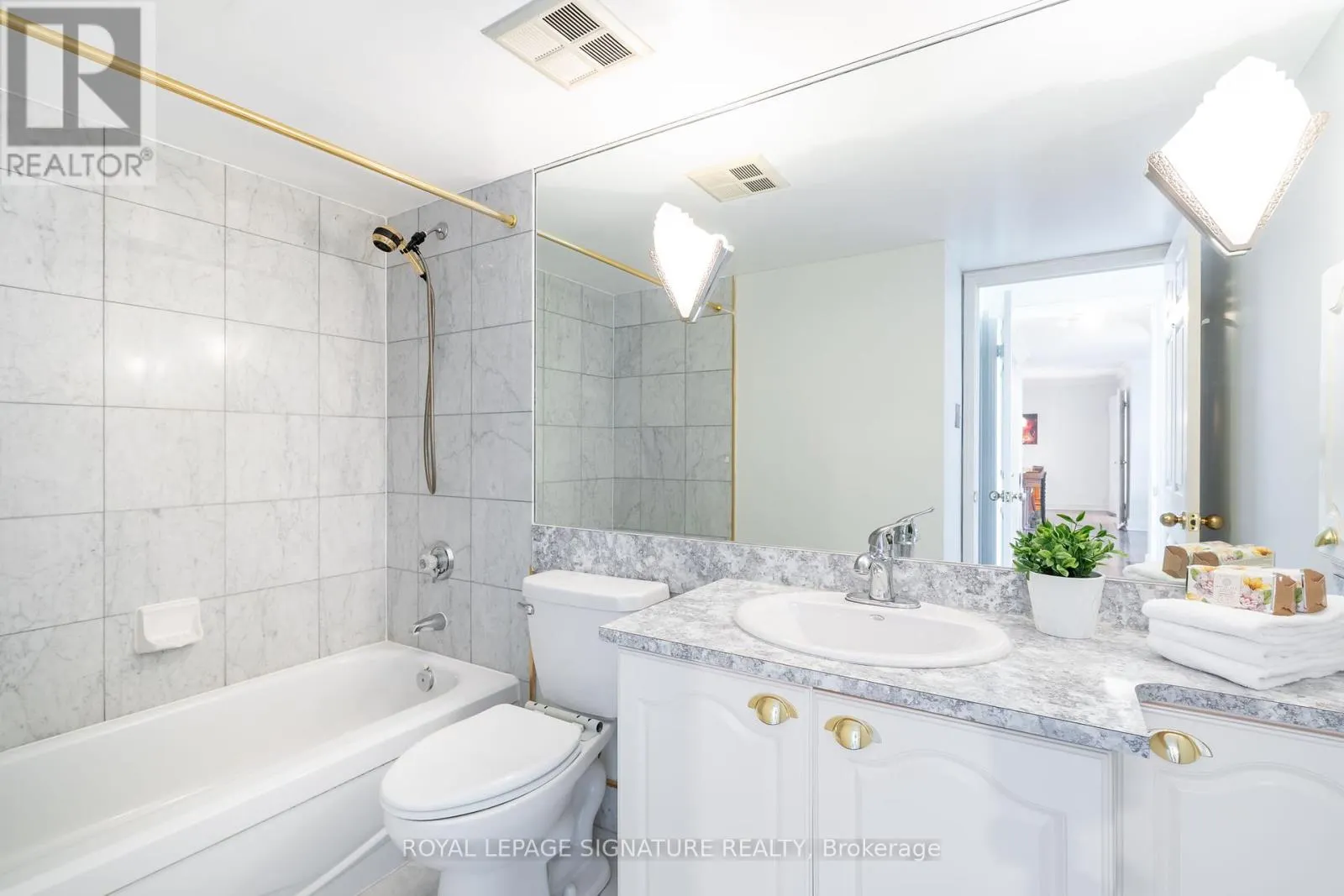 407 - 22 HANOVER ROAD