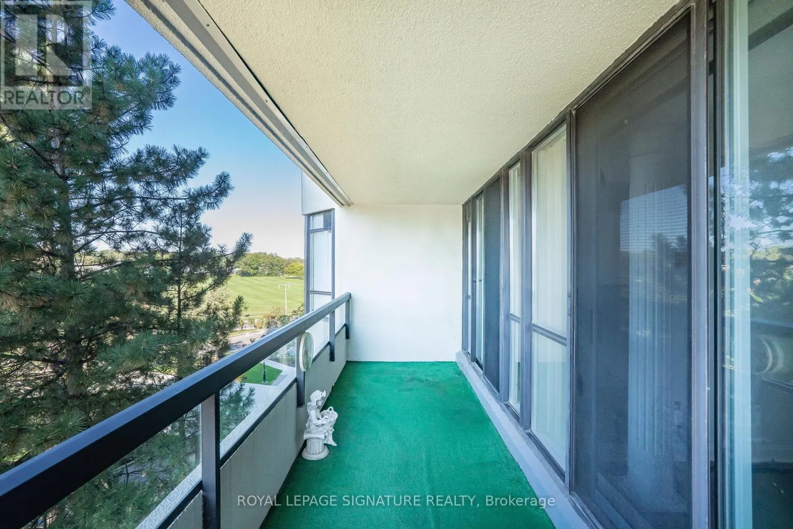407 - 22 HANOVER ROAD