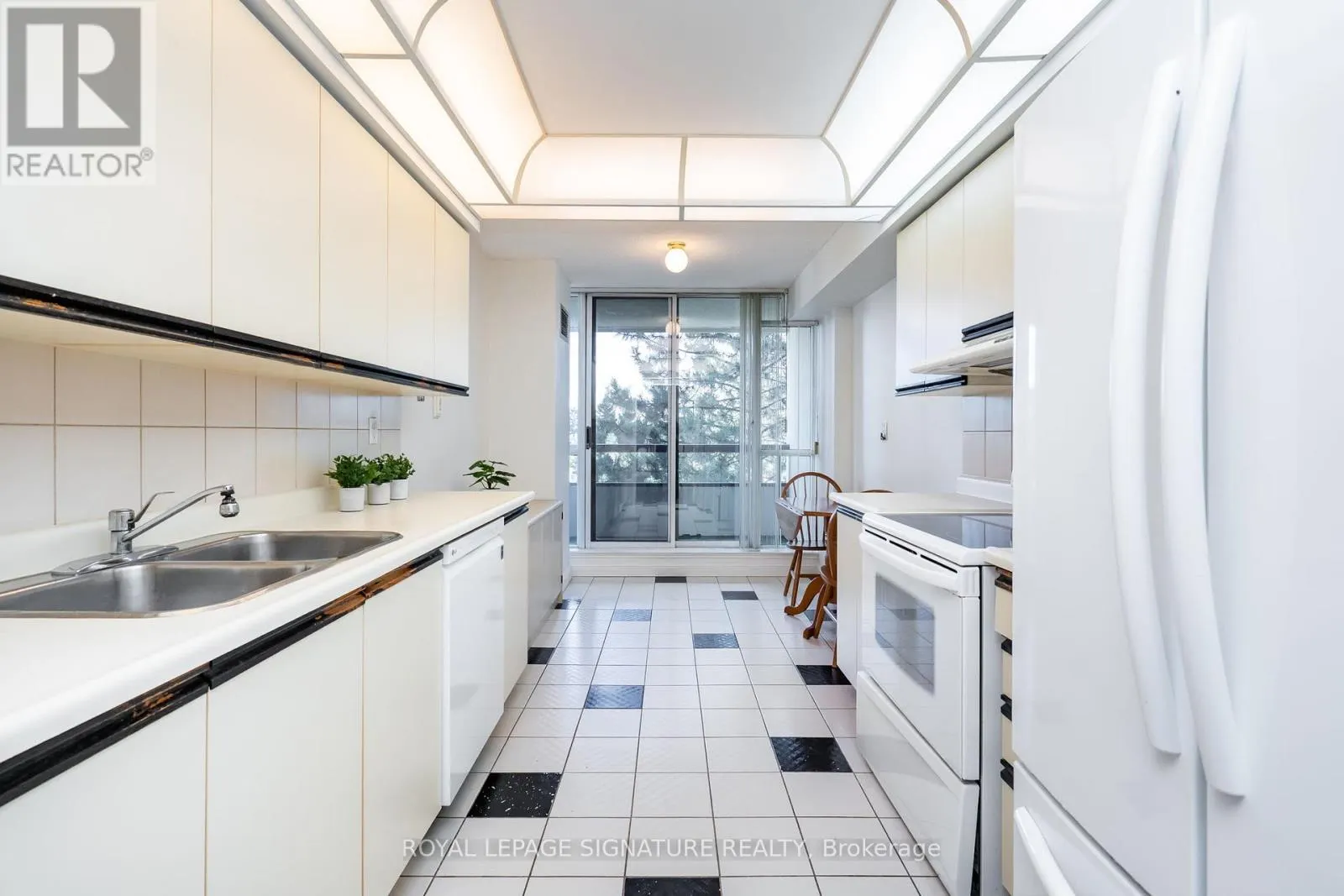 407 - 22 HANOVER ROAD