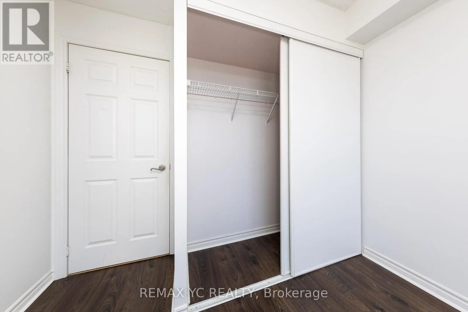 1604 - 5229 DUNDAS STREET W