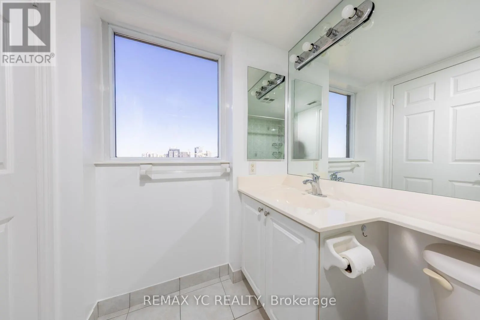 1604 - 5229 DUNDAS STREET W