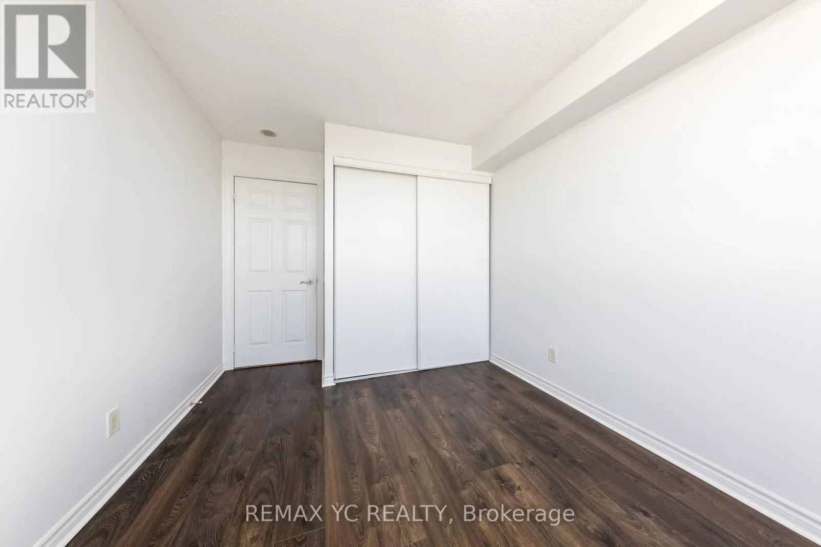 1604 - 5229 DUNDAS STREET W