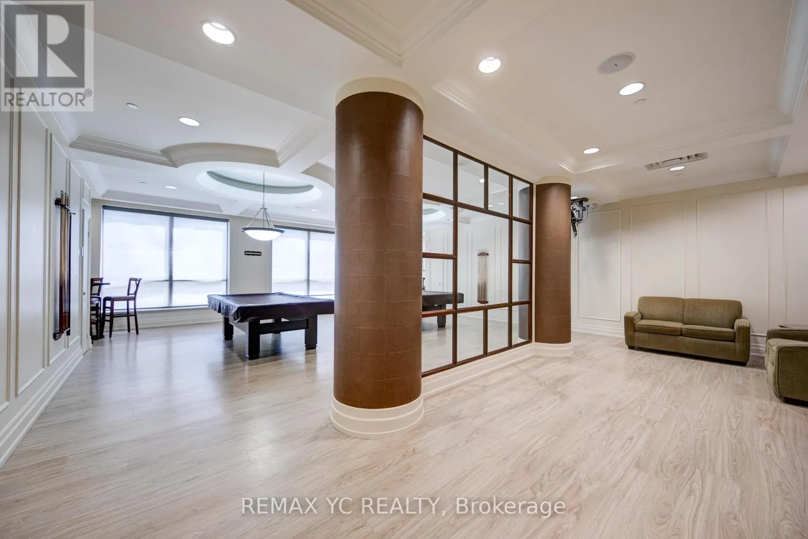 1604 - 5229 DUNDAS STREET W