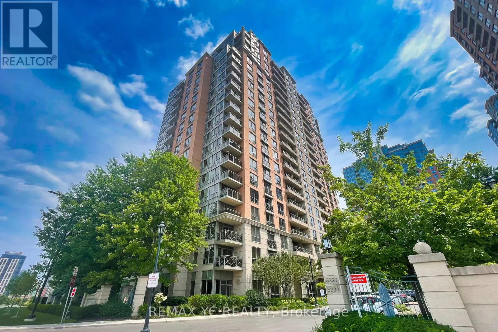 1604 - 5229 DUNDAS STREET W