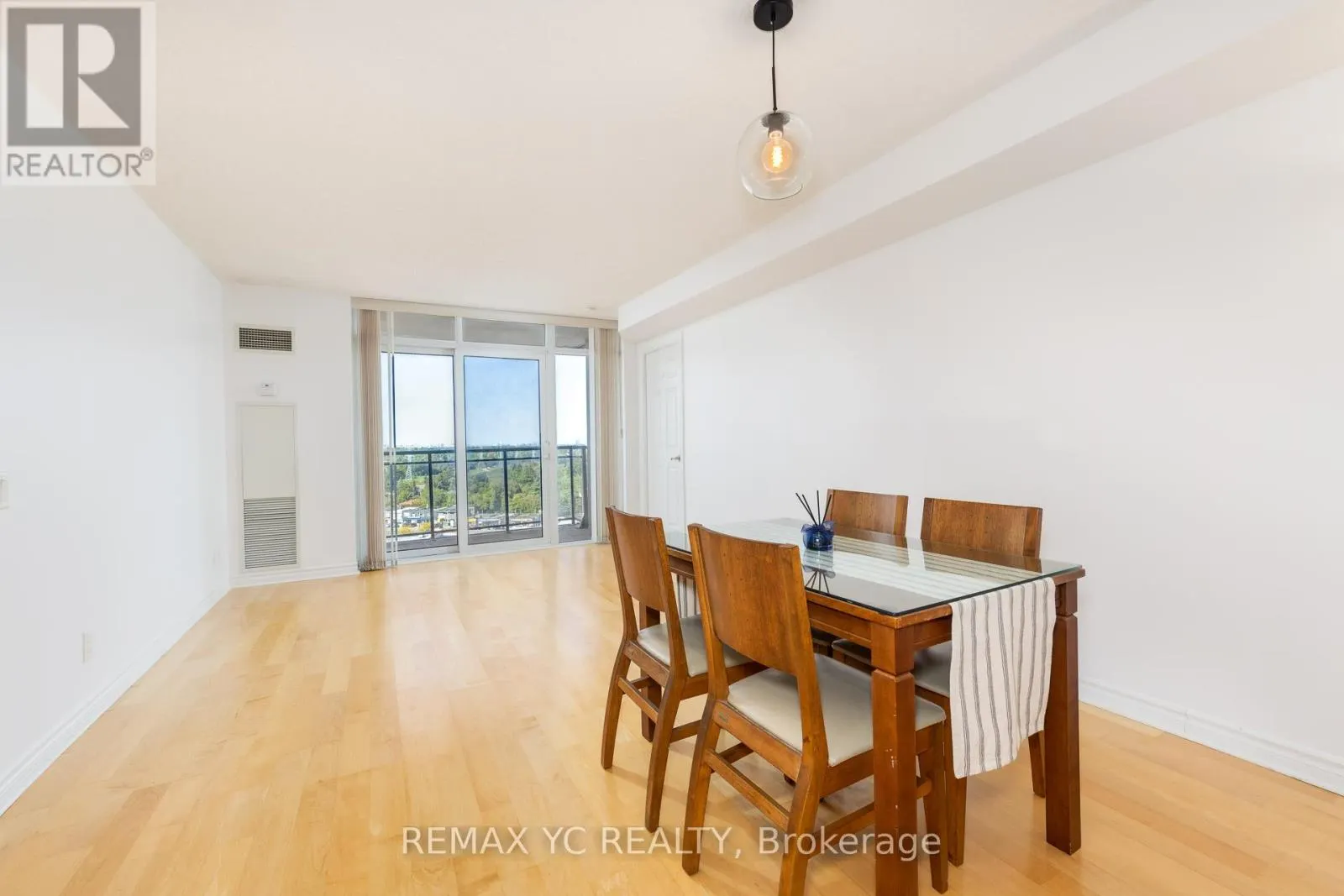1604 - 5229 DUNDAS STREET W
