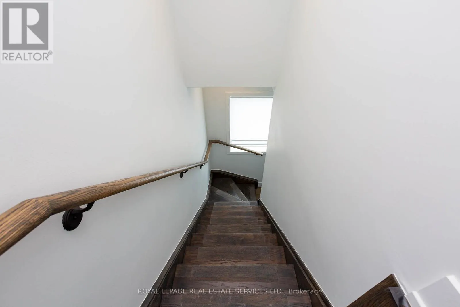 3258 DUNDAS STREET W