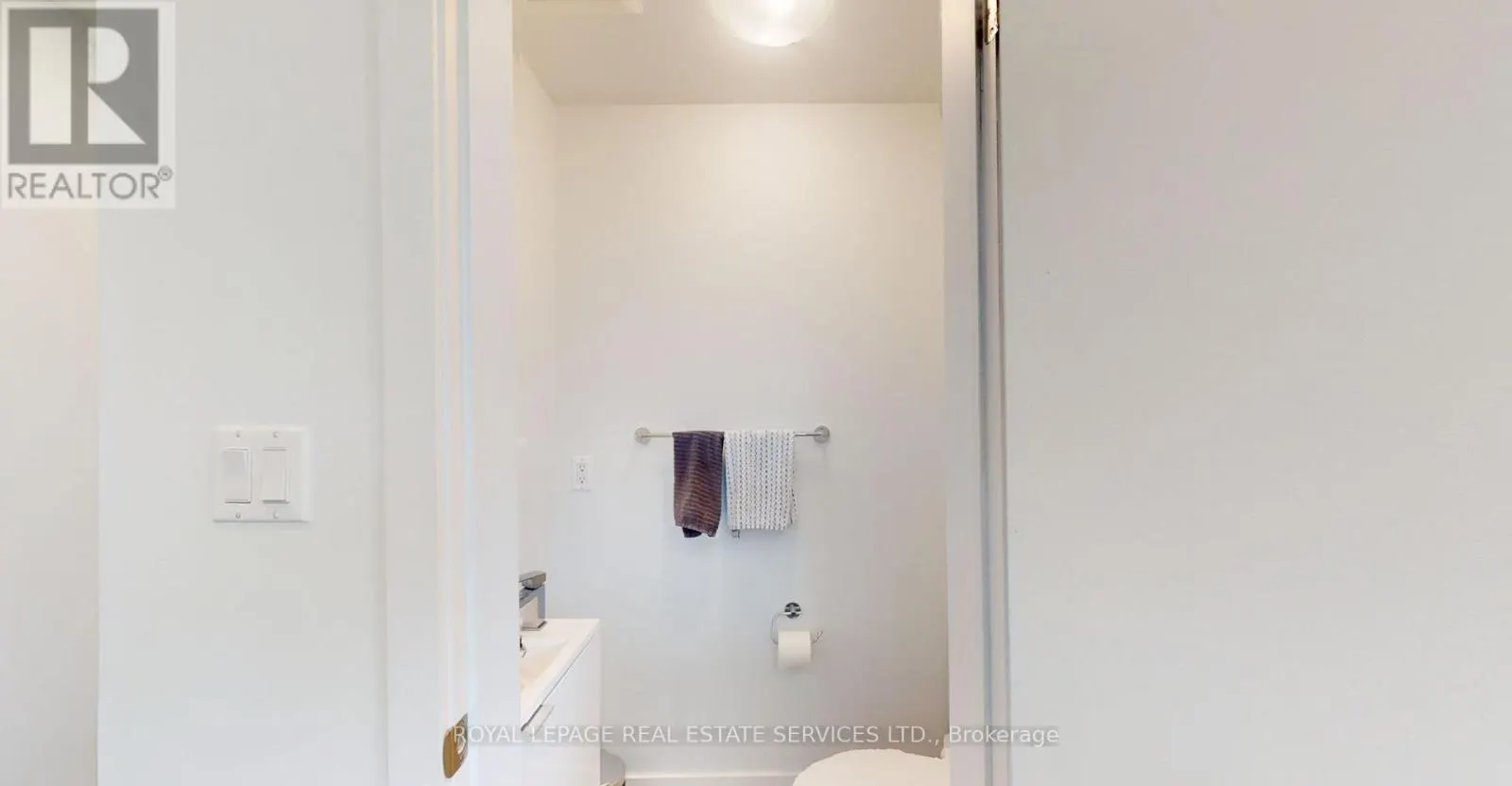 3258 DUNDAS STREET W