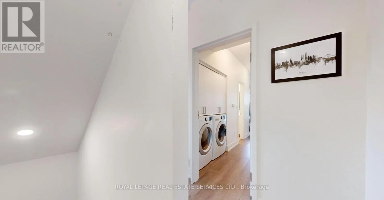 3258 DUNDAS STREET W
