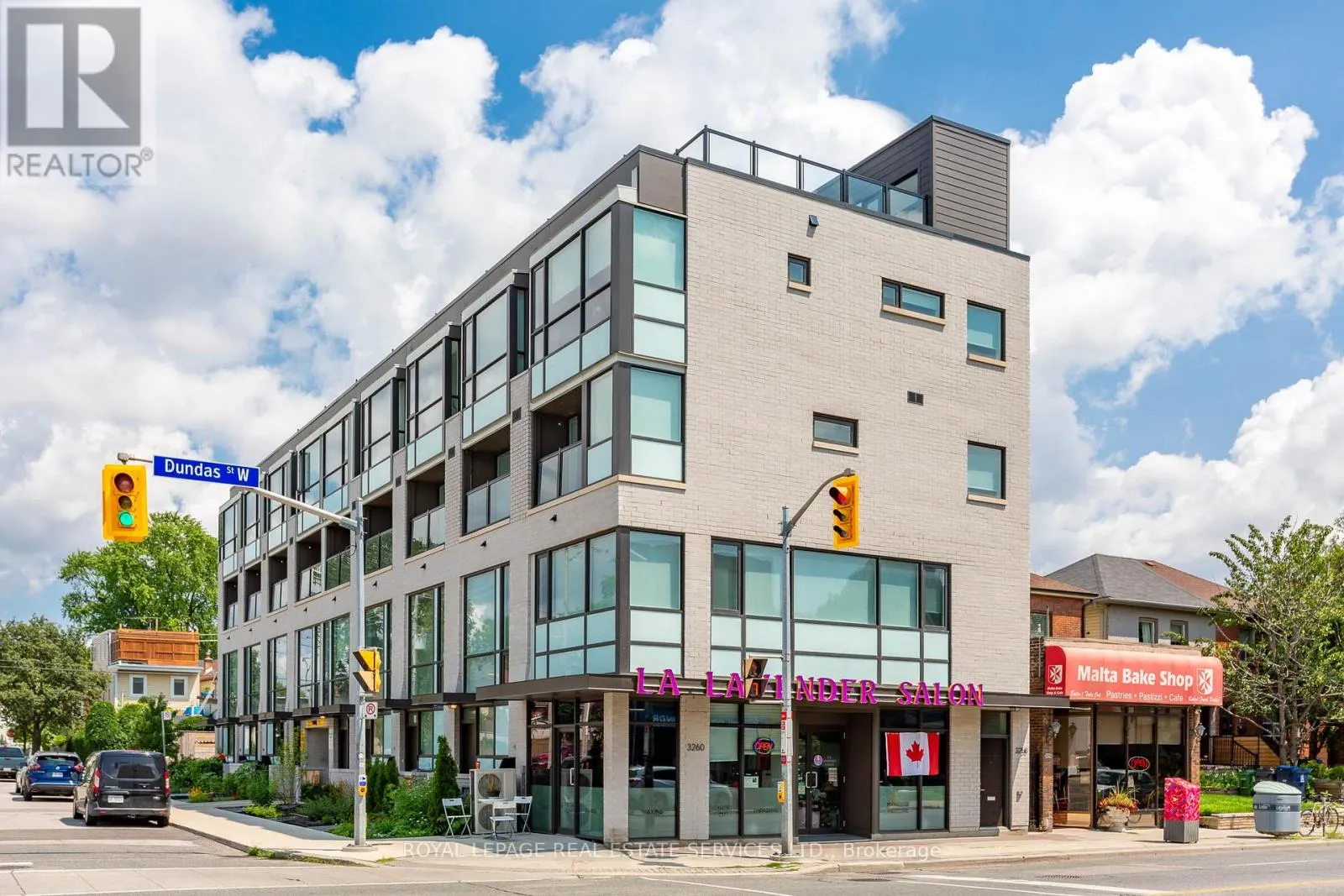 3258 DUNDAS STREET W