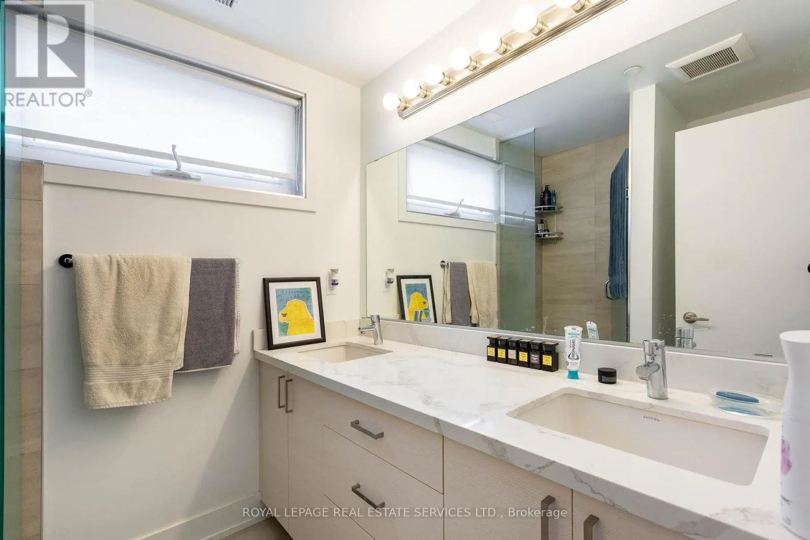3258 DUNDAS STREET W