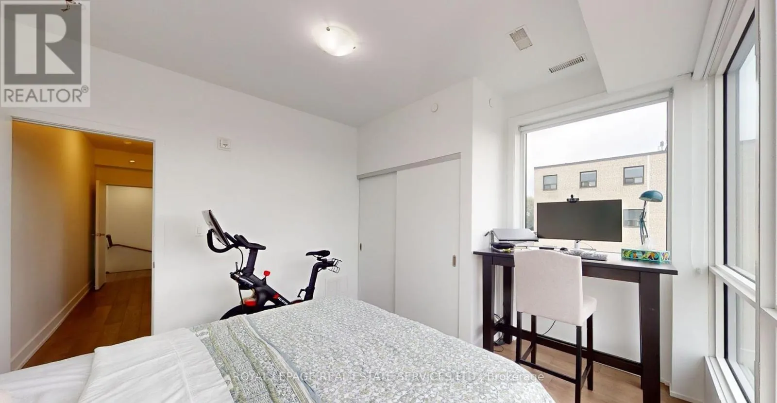 3258 DUNDAS STREET W
