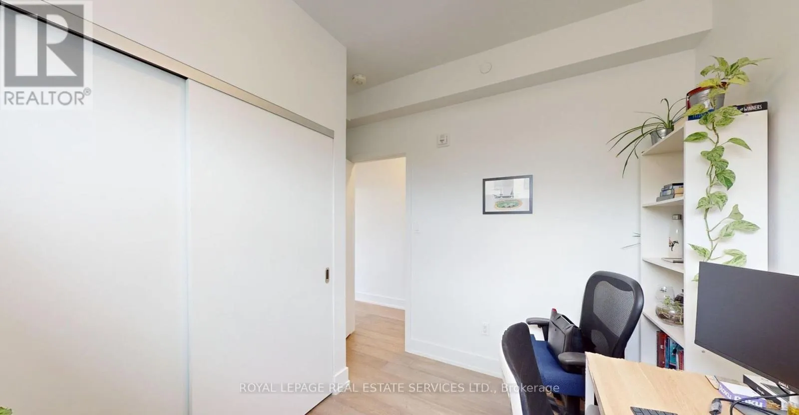 3258 DUNDAS STREET W