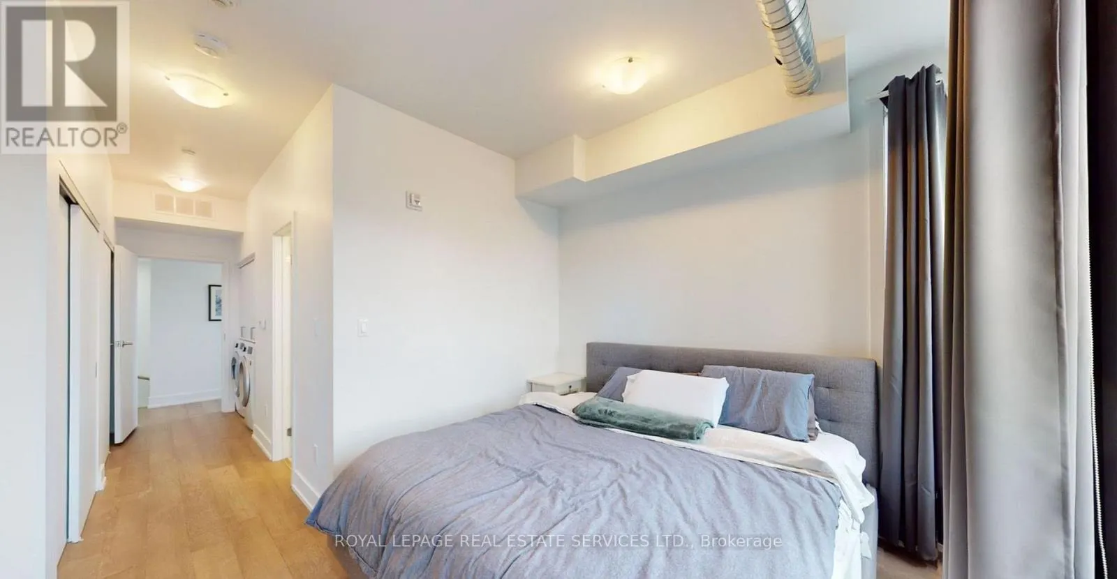 3258 DUNDAS STREET W