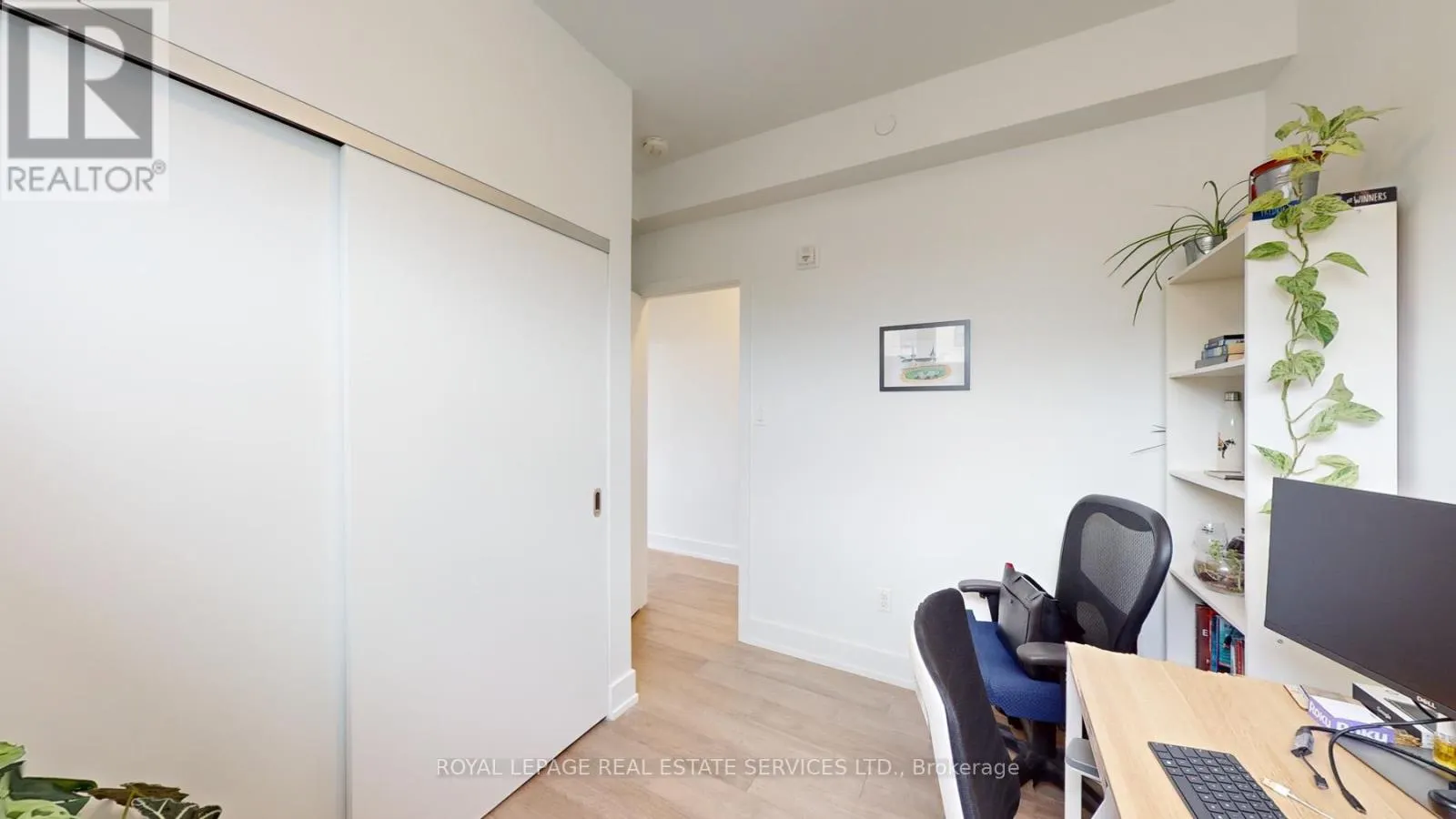 3258 DUNDAS STREET W