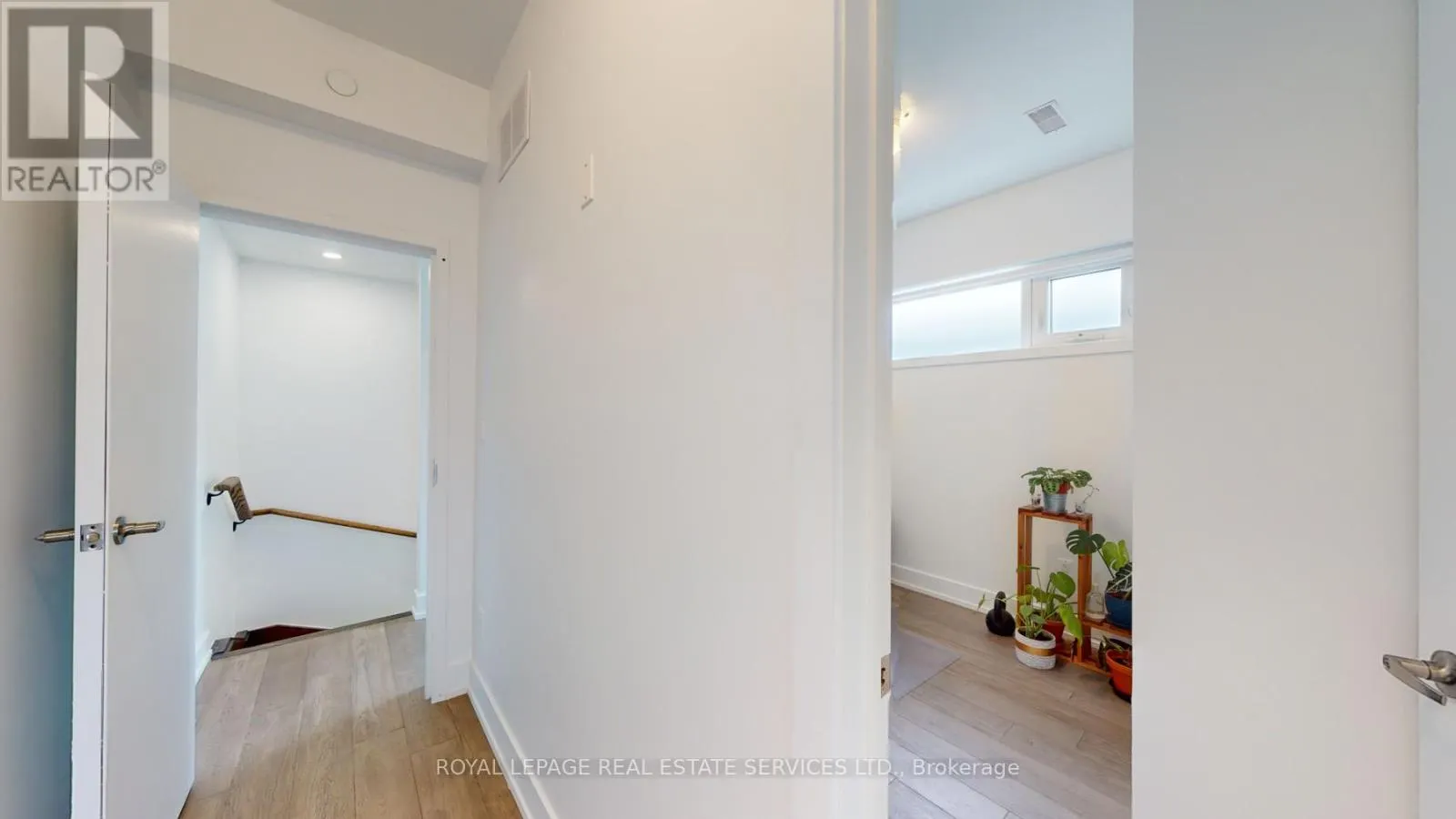 3258 DUNDAS STREET W