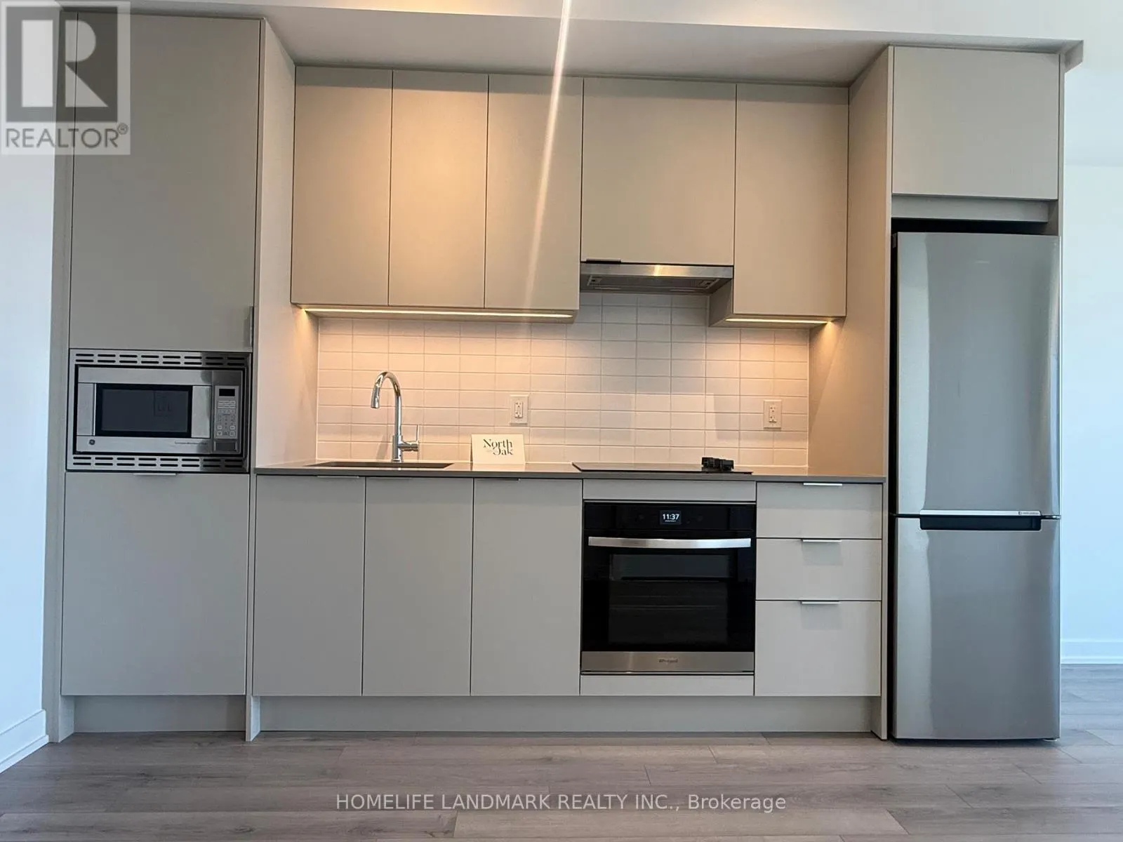 1906 - 3079 TRAFALGAR ROAD