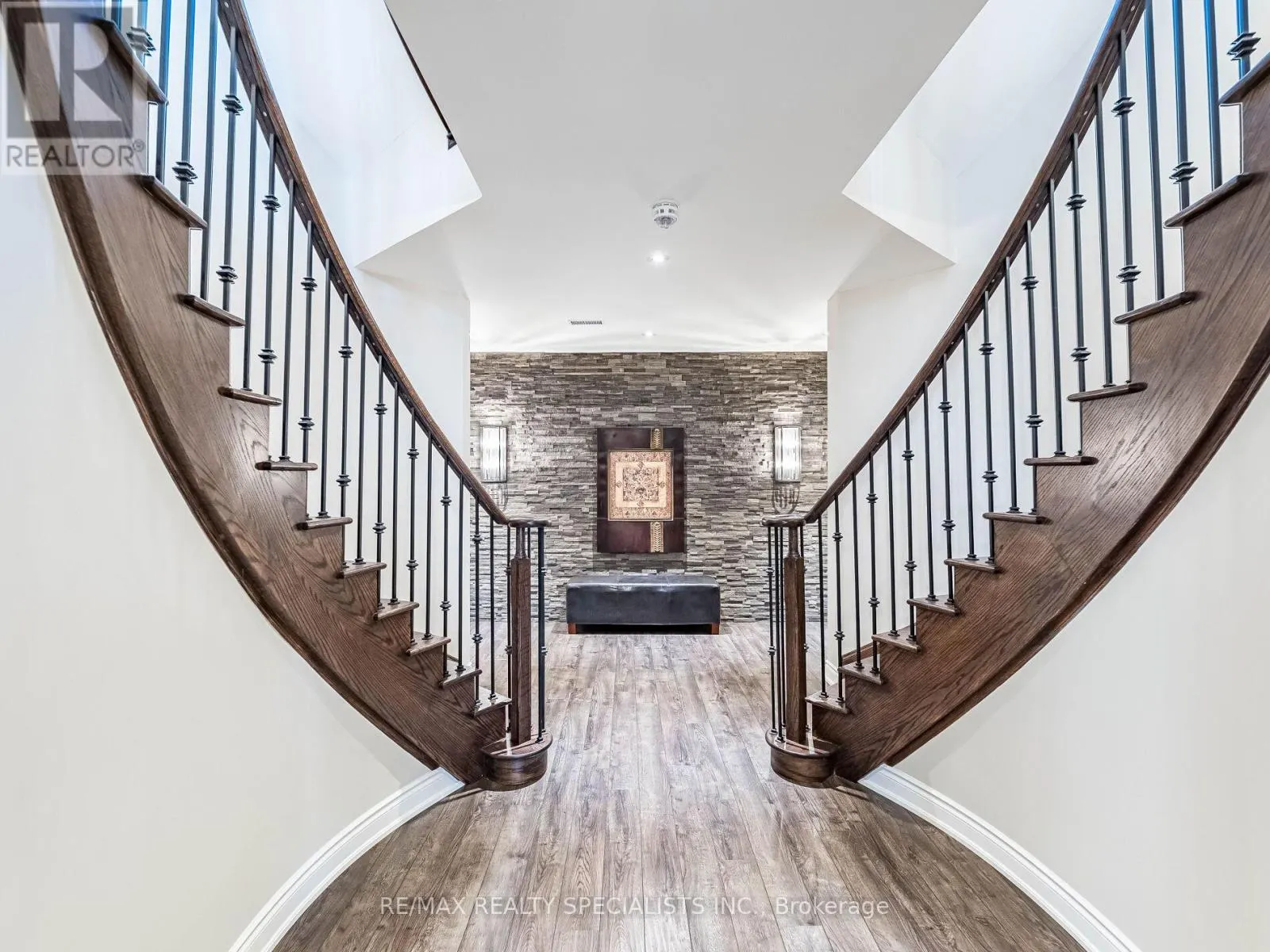 41 BURLWOOD ROAD