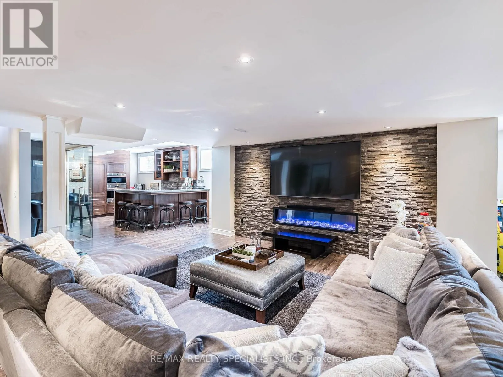 41 BURLWOOD ROAD