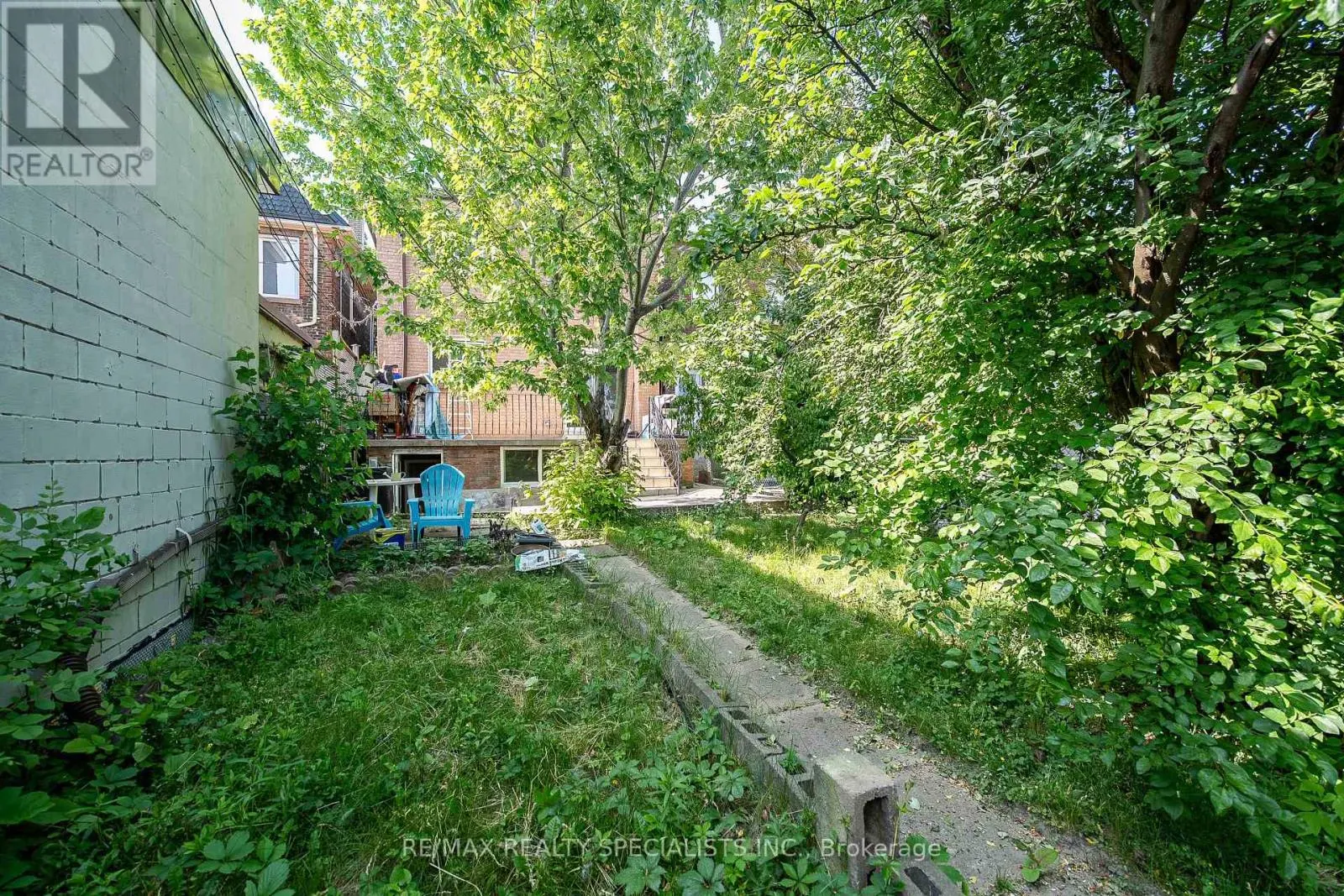 25 AUBURN AVENUE