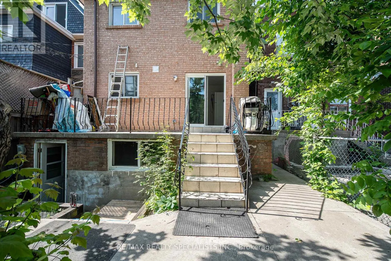 25 AUBURN AVENUE