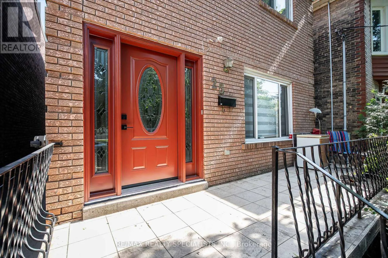 25 AUBURN AVENUE