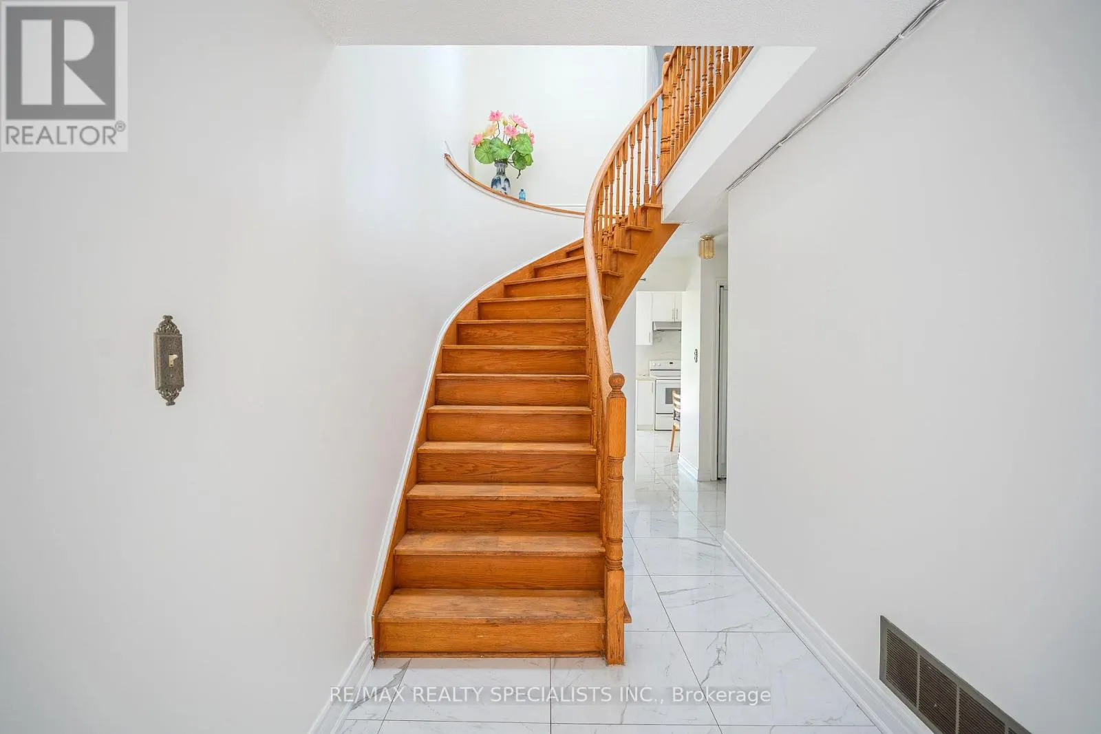25 AUBURN AVENUE
