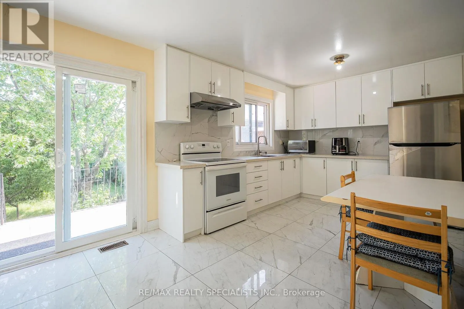 25 AUBURN AVENUE
