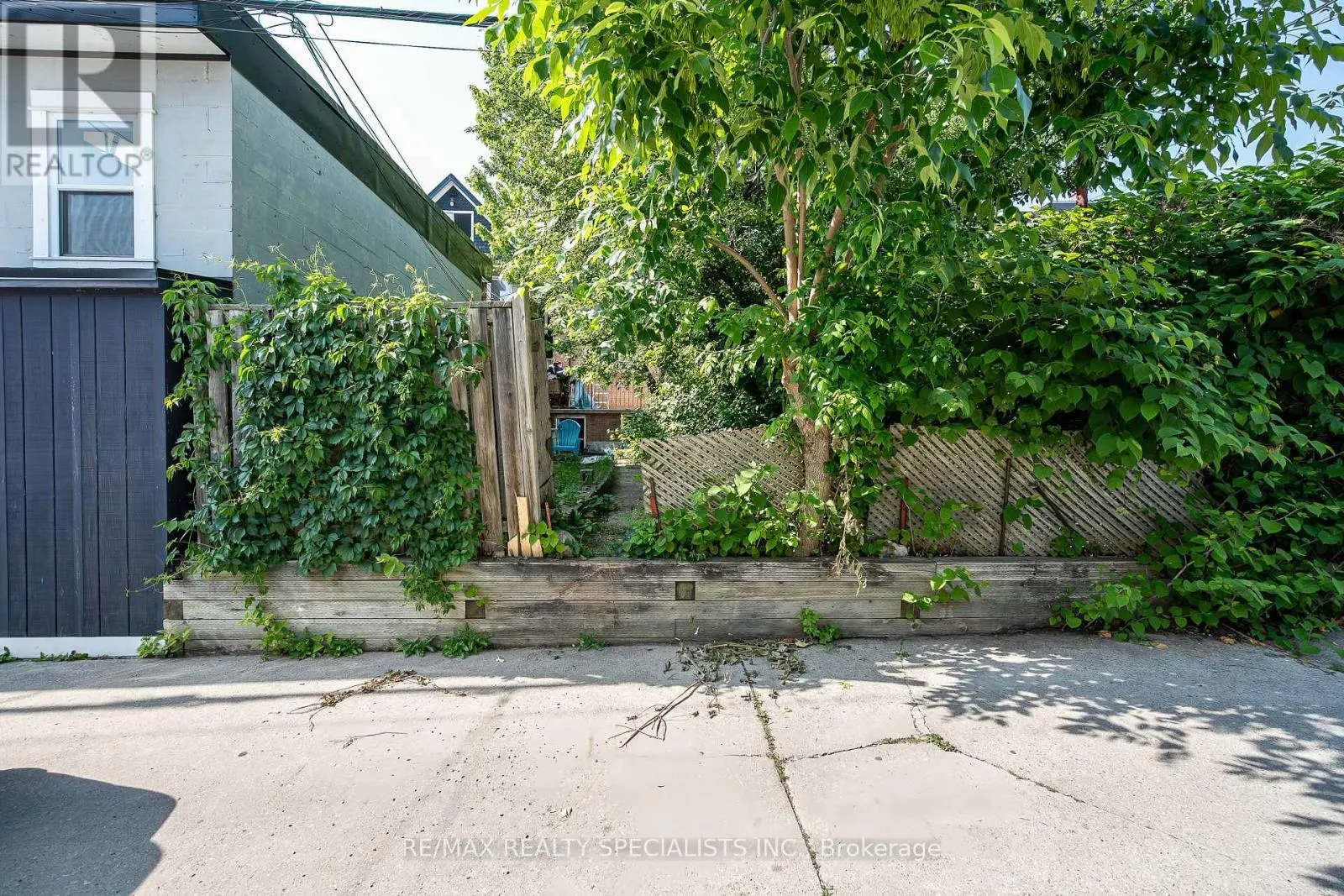 25 AUBURN AVENUE