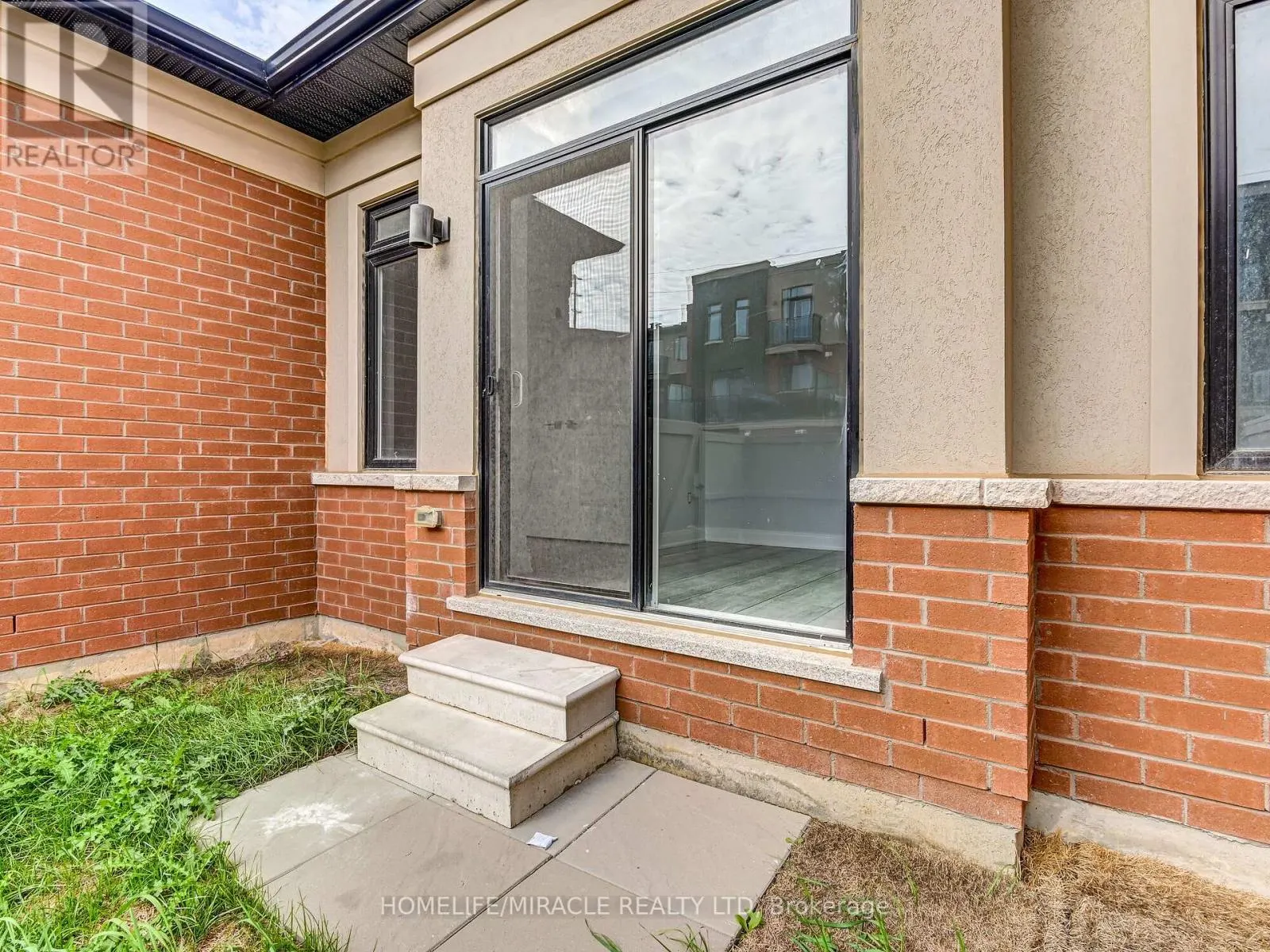 66 PEARMAN CRESCENT