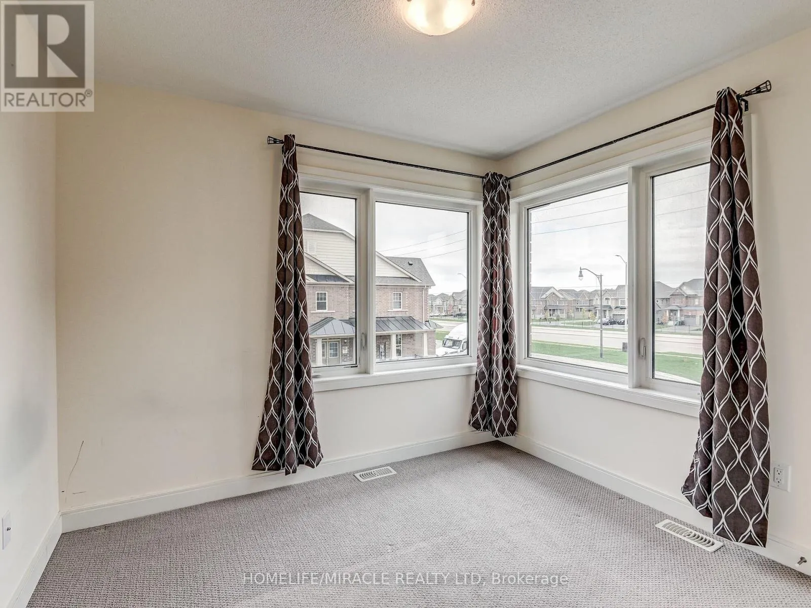 66 PEARMAN CRESCENT