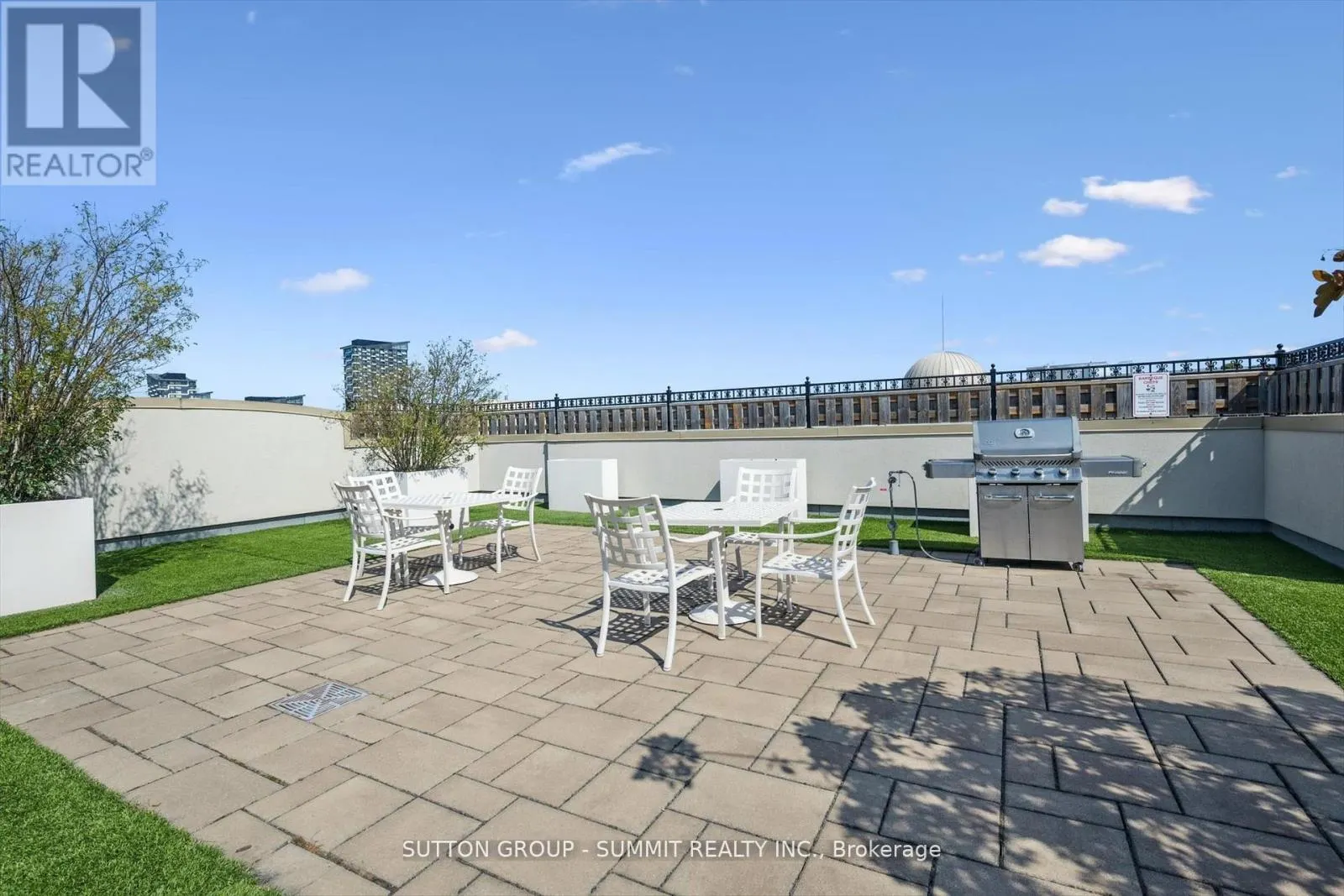 433 - 216 OAK PARK BOULEVARD