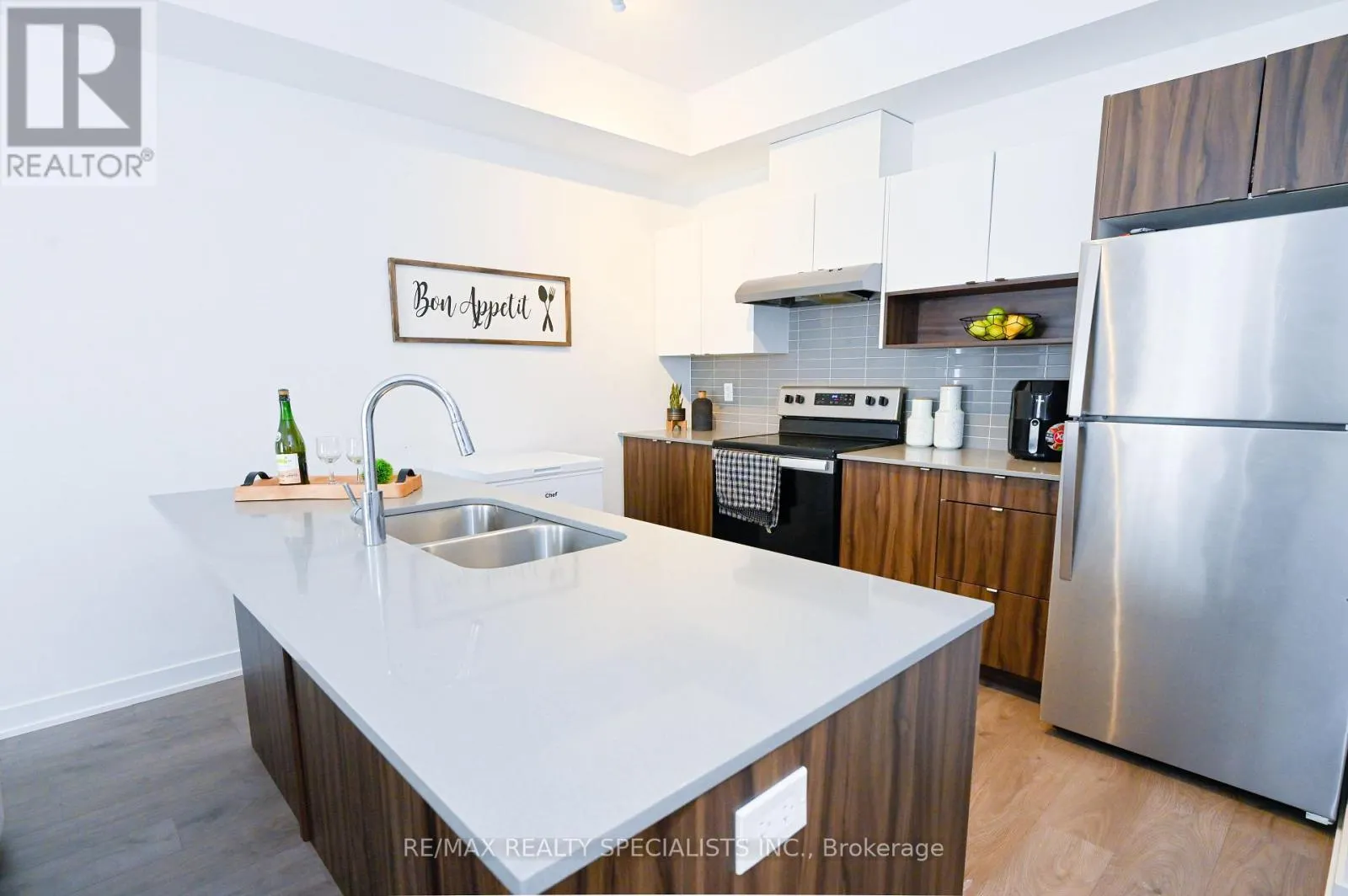 55 - 1121 COOKE BOULEVARD