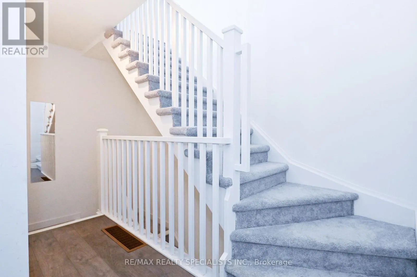 55 - 1121 COOKE BOULEVARD