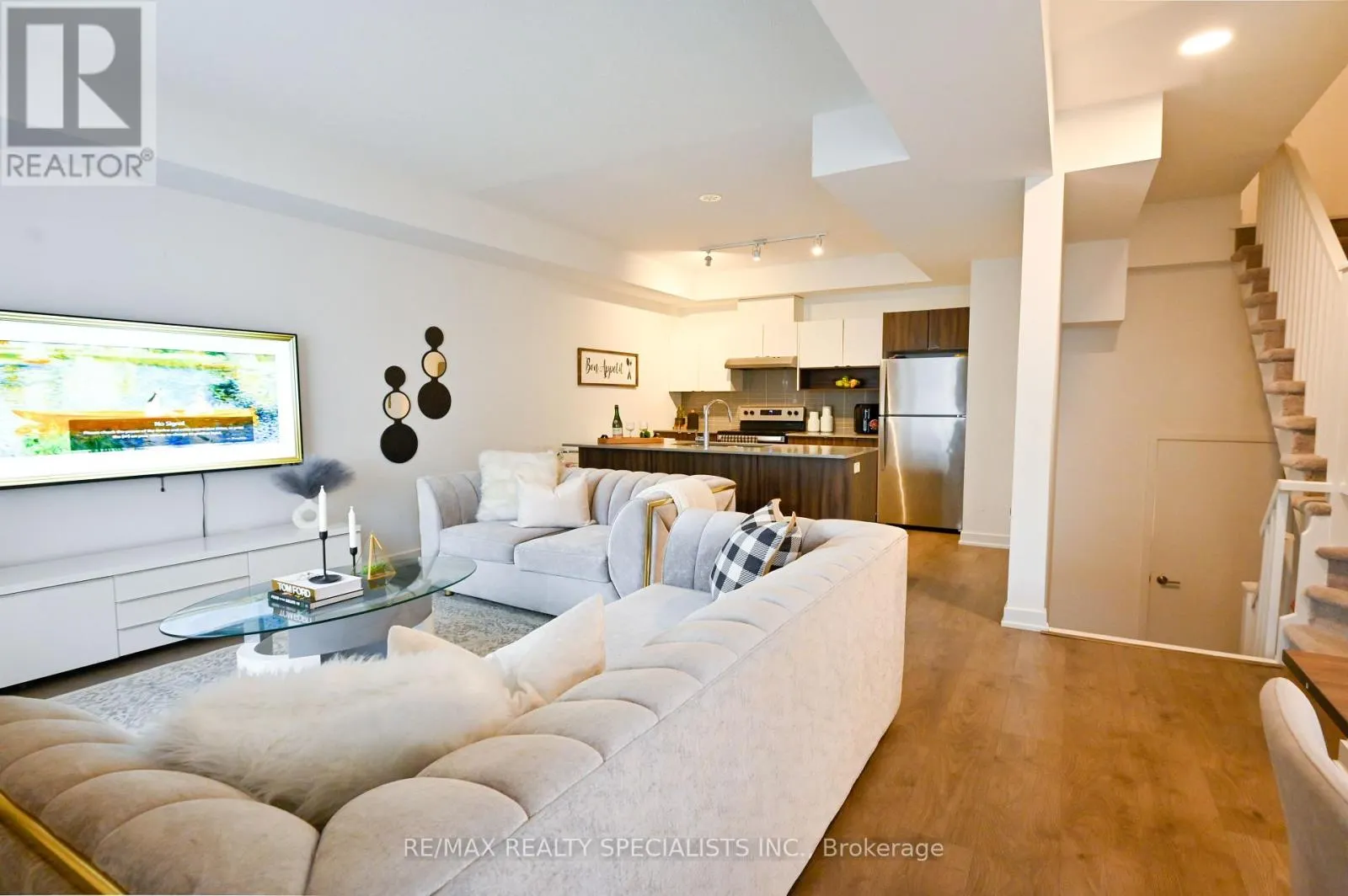 55 - 1121 COOKE BOULEVARD