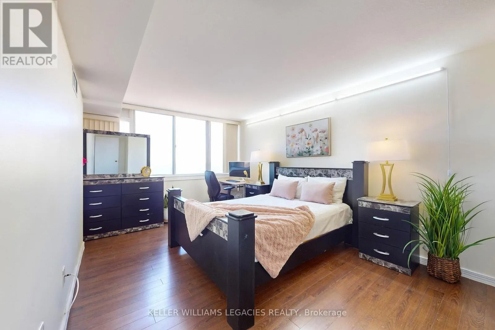 1603 - 10 MARKBROOK LANE