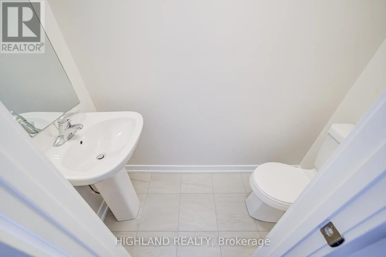 1170 DARTMOUTH CRESCENT
