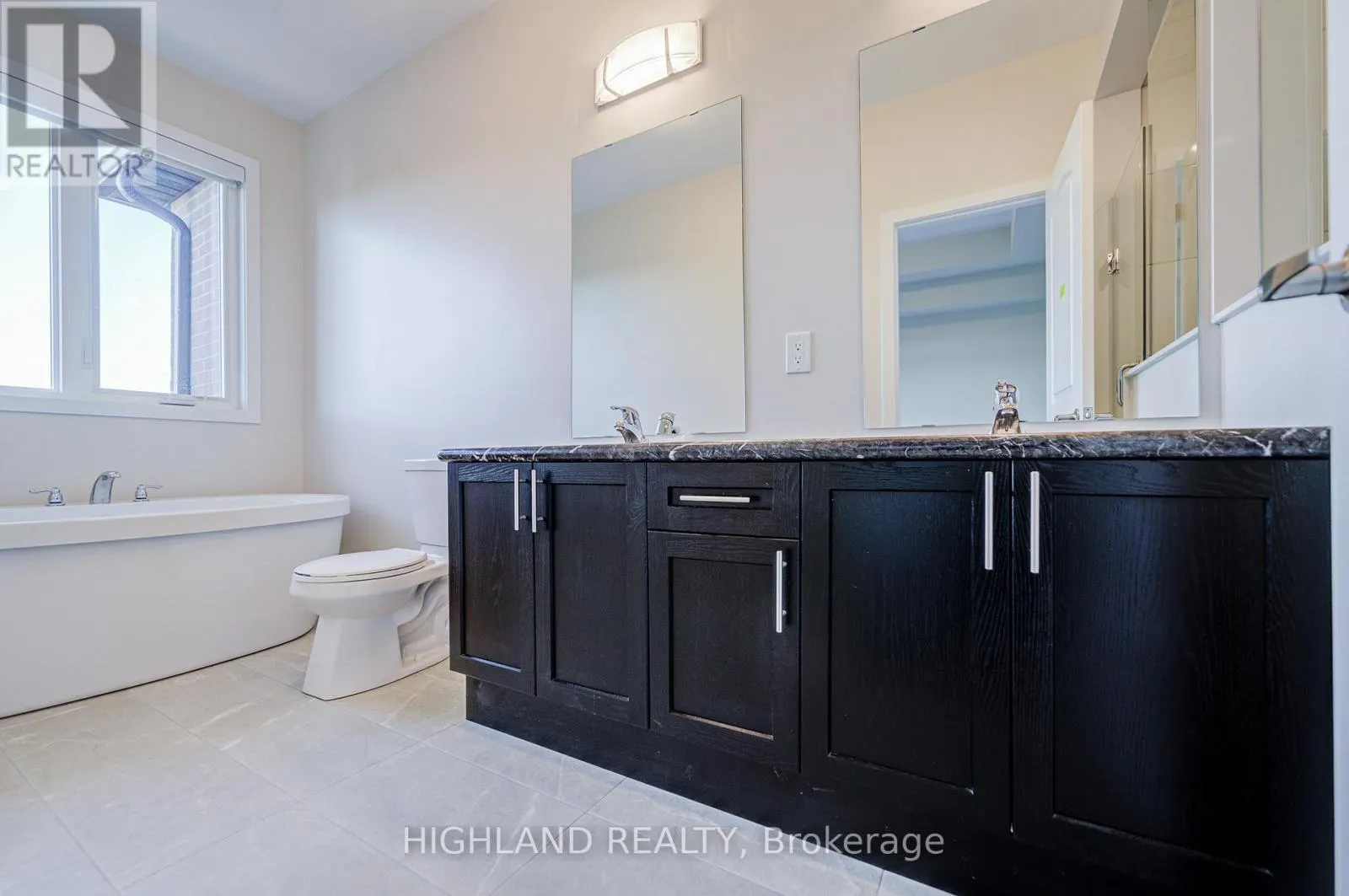 1170 DARTMOUTH CRESCENT