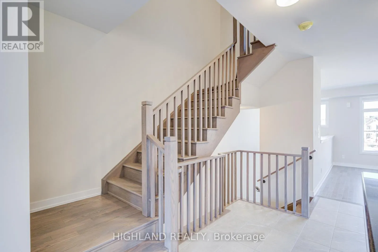 1170 DARTMOUTH CRESCENT