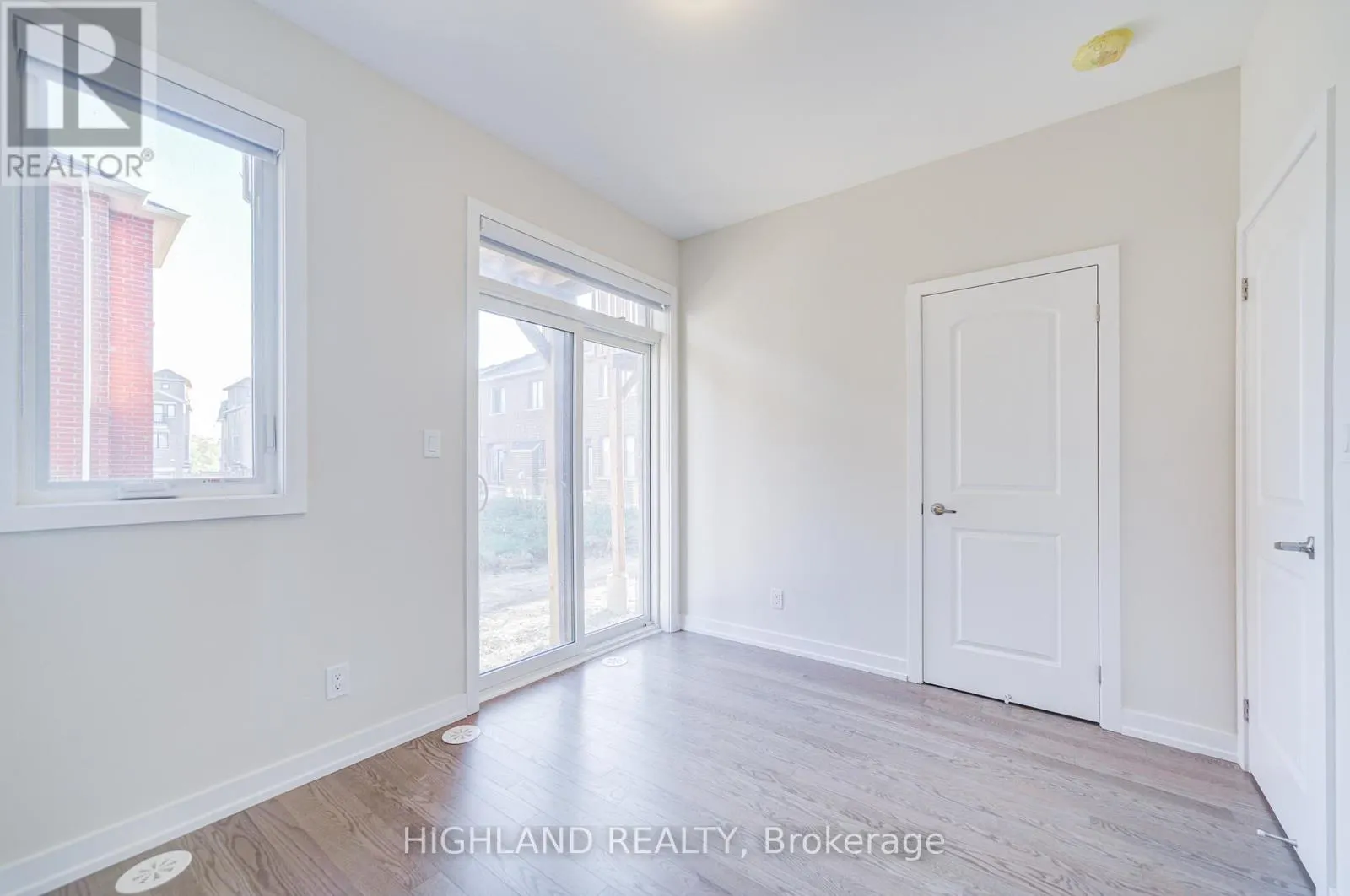 1170 DARTMOUTH CRESCENT