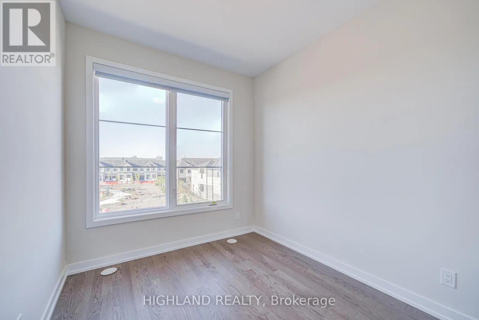 1170 DARTMOUTH CRESCENT