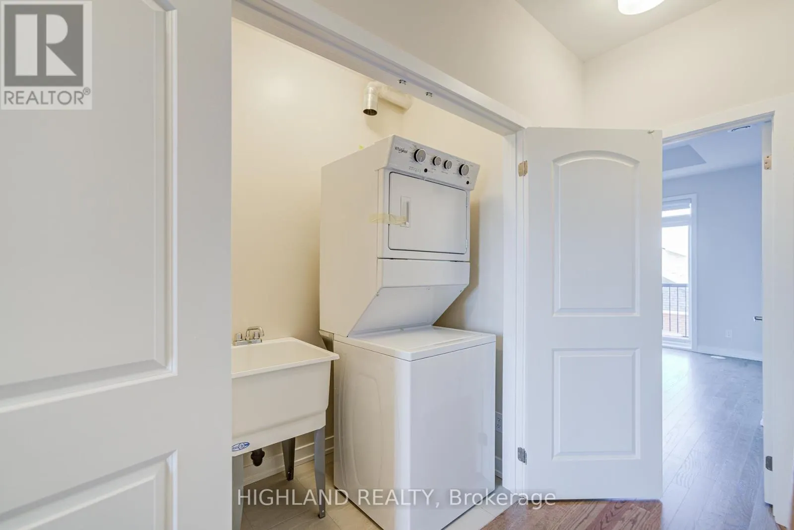 1170 DARTMOUTH CRESCENT