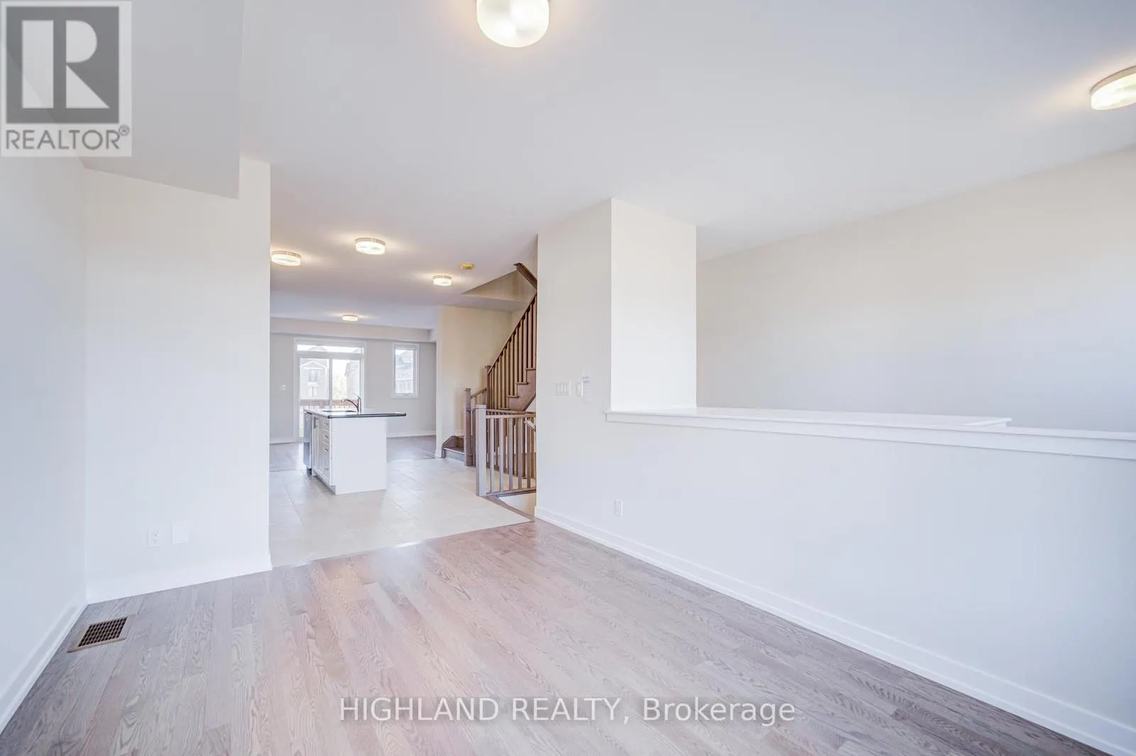 1170 DARTMOUTH CRESCENT