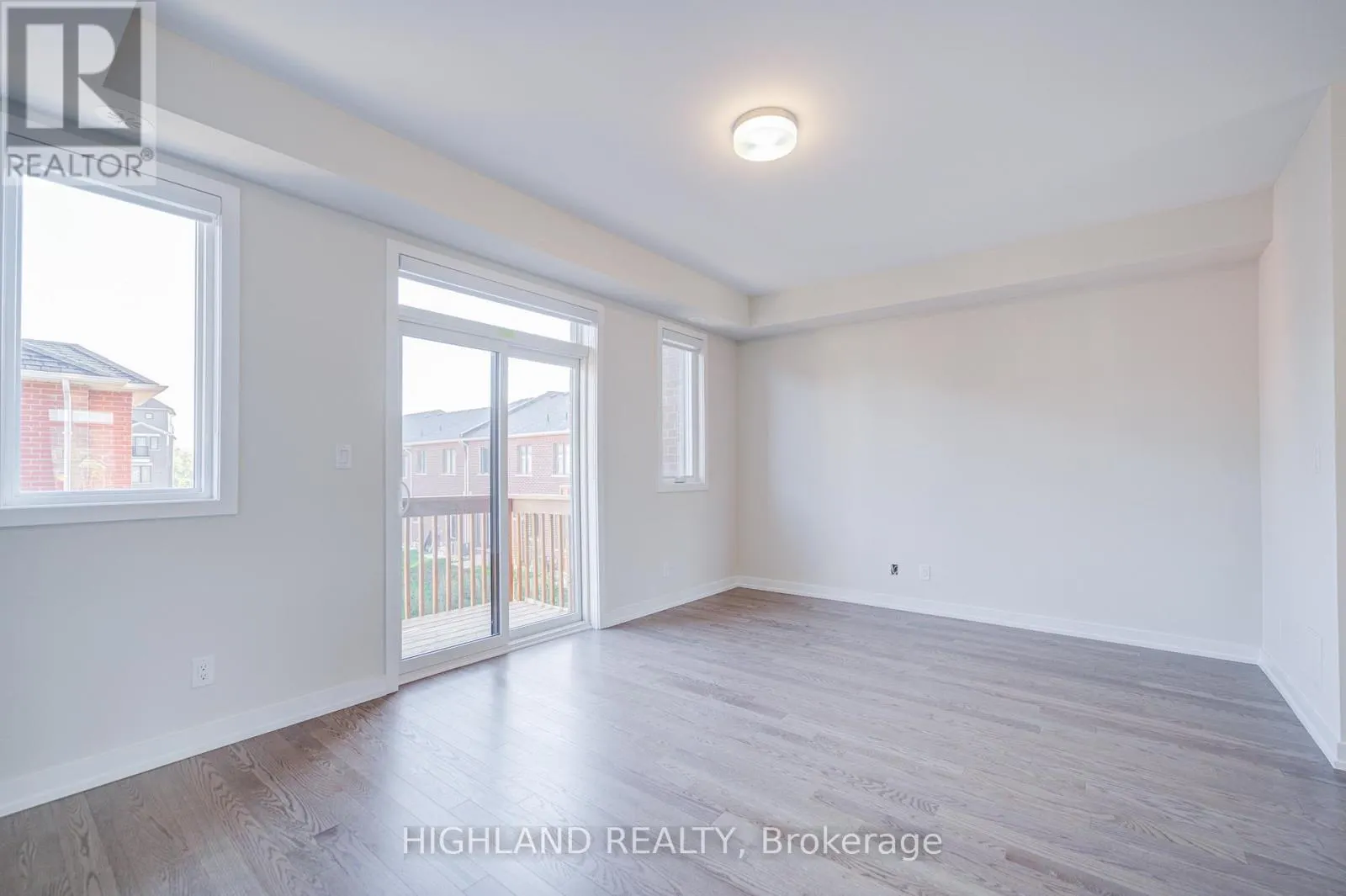 1170 DARTMOUTH CRESCENT