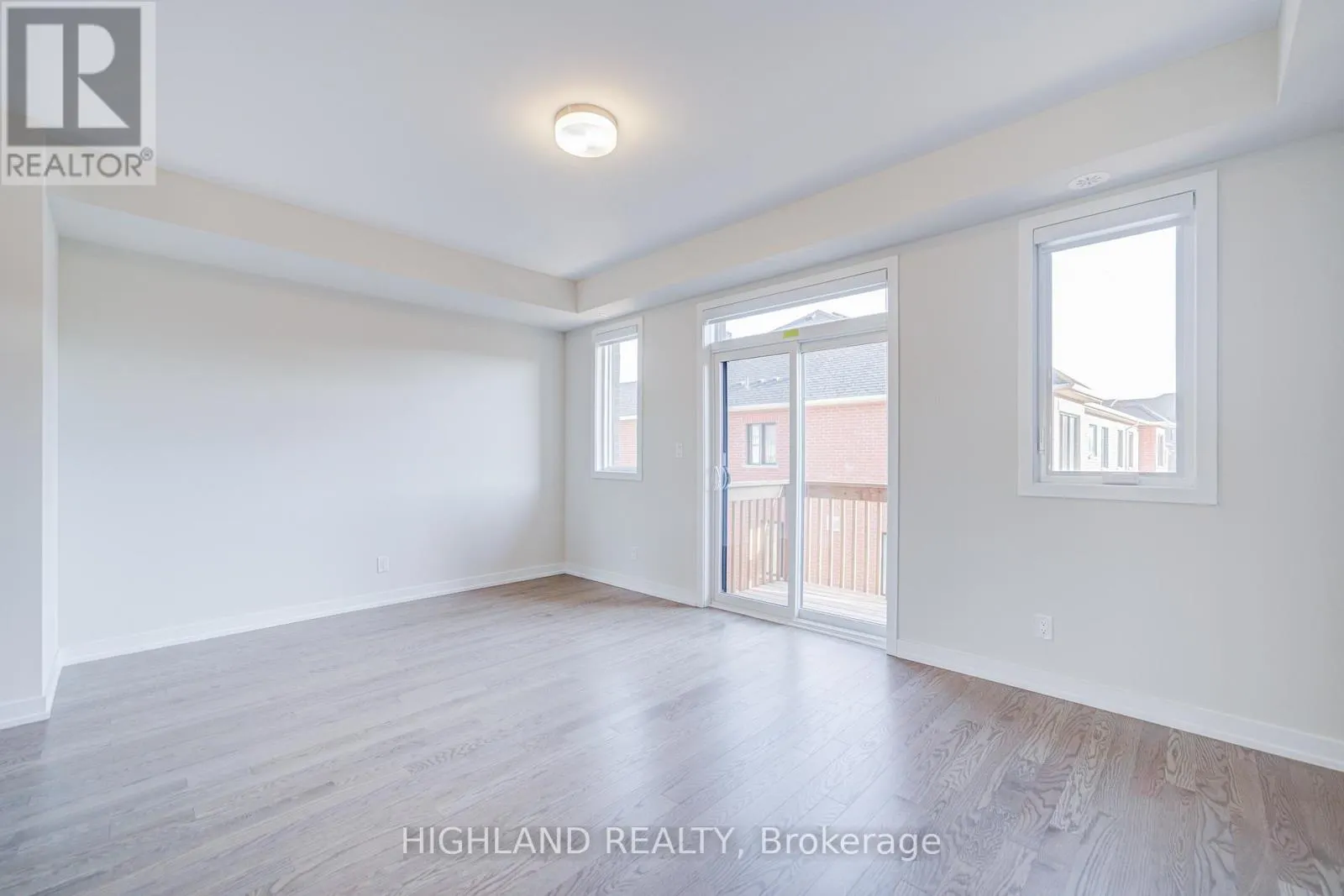 1170 DARTMOUTH CRESCENT