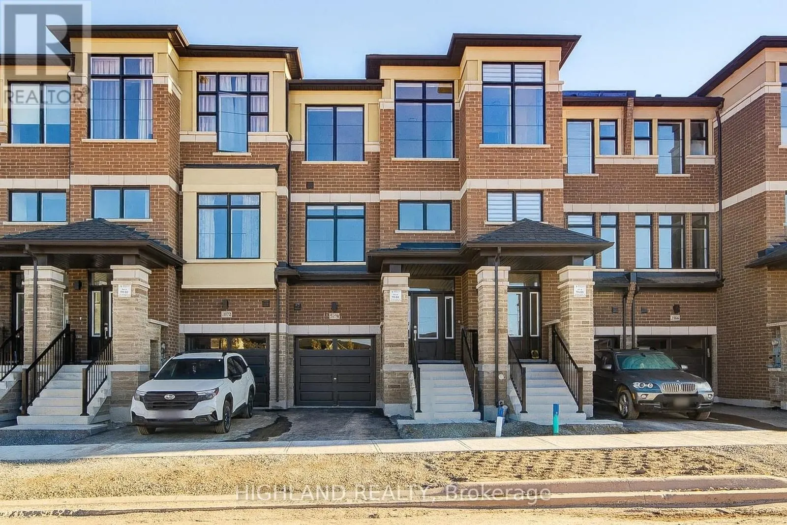 1170 DARTMOUTH CRESCENT
