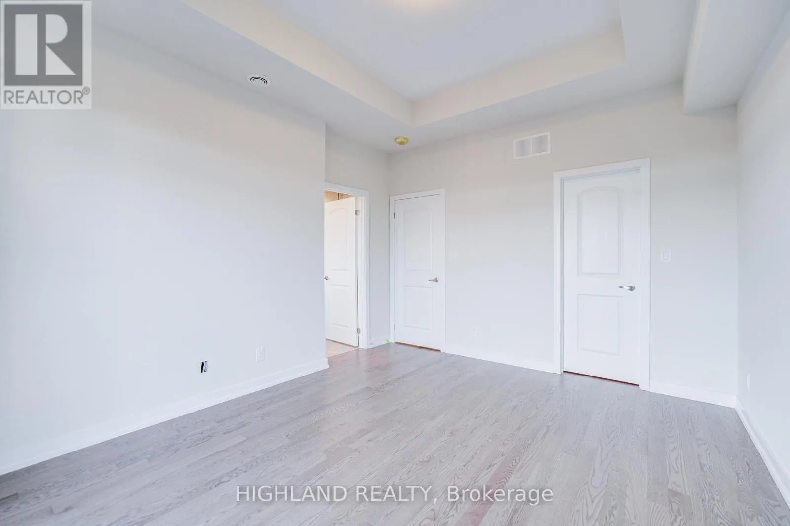 1170 DARTMOUTH CRESCENT