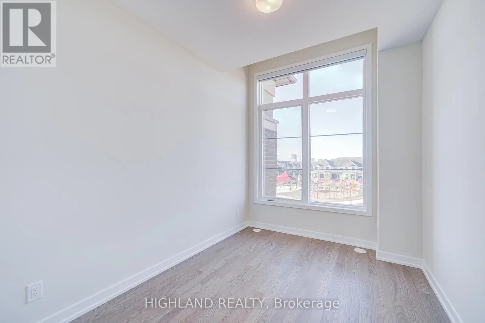 1170 DARTMOUTH CRESCENT