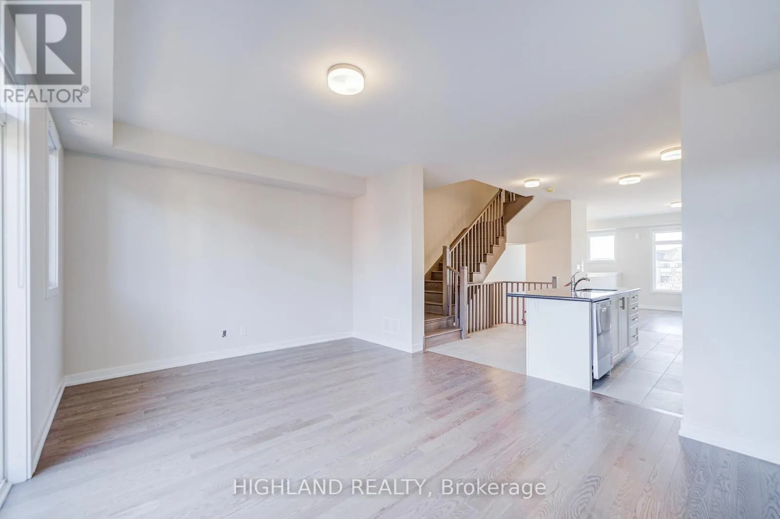 1170 DARTMOUTH CRESCENT